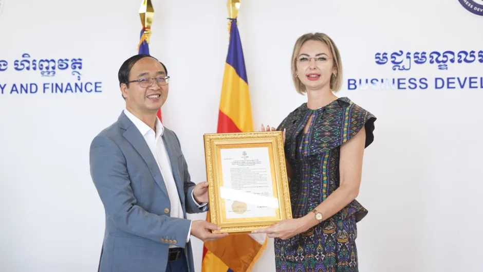 Presentation of the citizenship document, Cambodia